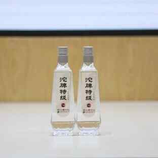 红酒倒杯中蒸发，红酒浴在家怎么做?